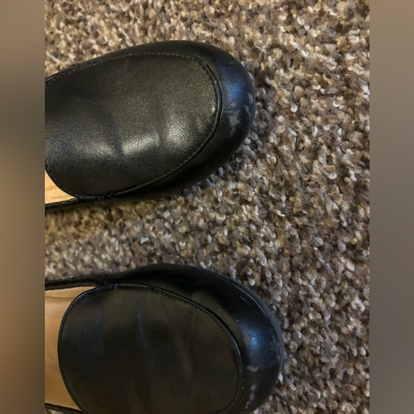 True comfort loafers. Super comfortable. Small scuff at front. - Picture 2 of 4